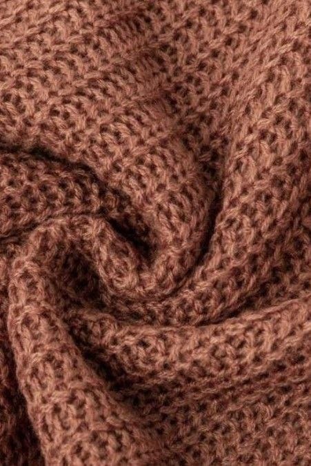 WARMTH OF FORMA HAND-CROCHET THROW